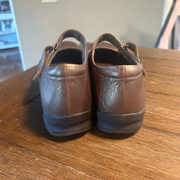 Like new! Clarks In motion Mary Jane shoes 10 wide - Picture 6 of 9